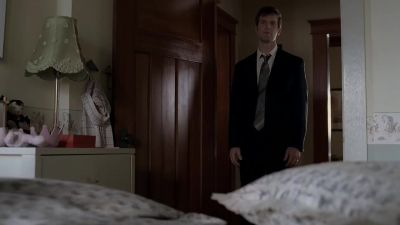 - Hey.
- Hey. - Six Feet Under