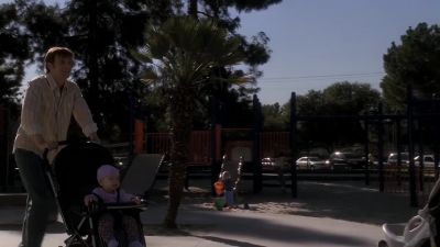 - Hey.
- Hey. - Six Feet Under