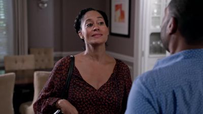- Hey.
- Hey. - black-ish