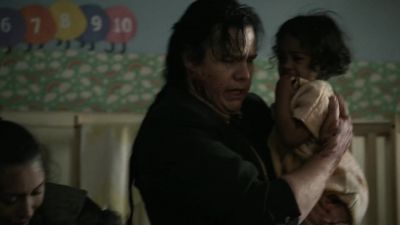 Hey. Hey. Shh. Shh. - The Walking Dead