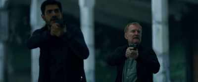 - Hey!
- Hey, Stefan! Stefan! - Boundless