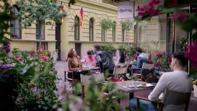 Hey. Hey. Teddy told me
that I could find you here. - Love on the Danube: Kissing Stars