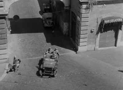 Hey! Hey, the brick Kremlin! - Roman Holiday