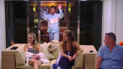 - Hey!
- Hey, the primary's here. - Below Deck Mediterranean