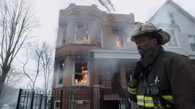 Hey, hey, wait, wait, hey. - Chicago Fire