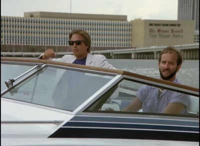 Hey-- Hey, what you doin', man? - Miami Vice