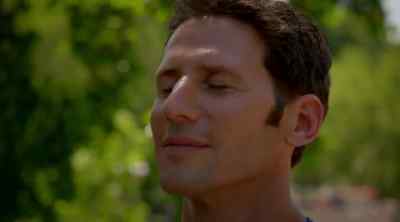 Hey, hey. Yo, lady, what are you, blind? - Royal Pains