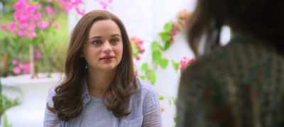 -Hey.
-Hi, Linda. - The Kissing Booth 3