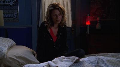 - Hey.
- Hi. - One Tree Hill