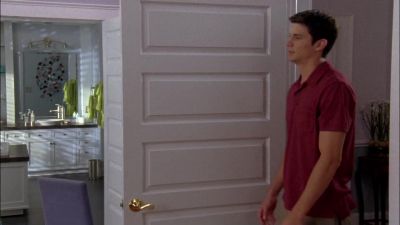 - Hey.
- Hi. - One Tree Hill