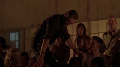 Hey! How are you?
Come on up here. - The Walking Dead