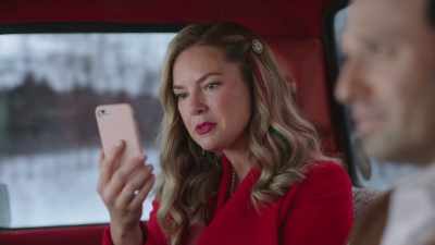 Hey, how did everything turn out
with the mistletoe panorama? - Unwrapping Christmas: Olivia's Reunion