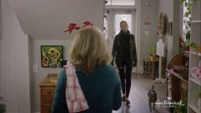 - Hey, how did it go?
- He went first. - Walking the Dog