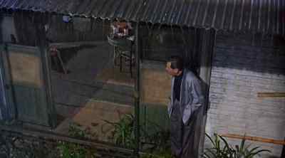 - Hey, hurry up. It's raining.
- You can come in now. - The World of Suzie Wong