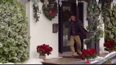 - Hey, I hope I didn't call at a bad time. - A Majestic Christmas