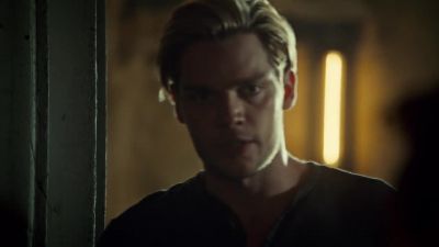 Hey. I need
to talk to Clary. - Shadowhunters