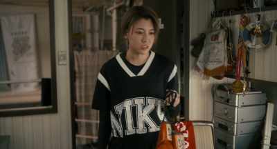 Hey, I put up with these worn-out gloves. - Knuckle Girl