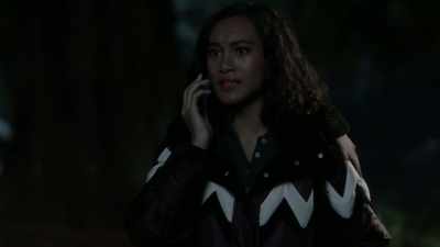 Hey, I think I know who was
in the woods that night. - Pretty Little Liars: The Perfectionists