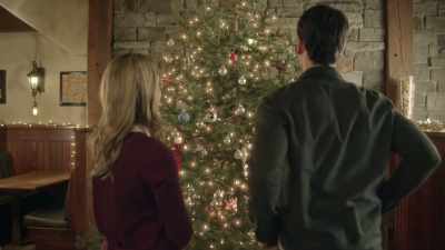 Hey, I think we make
a pretty good team. - Meeting Mr. Christmas
