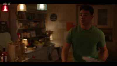 Hey, I'll do the washing up. - Waterloo Road