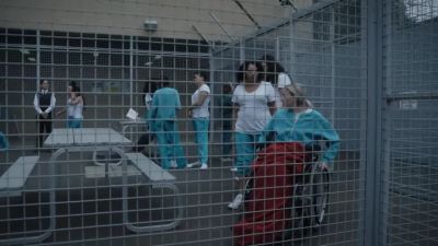 - Hey, I'll get you a coffee.
- Oh, thanks. - Wentworth