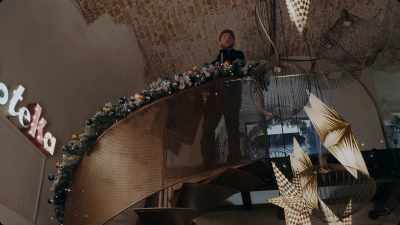 Hey, I'm going for lunch.
You want to come? - Much Ado About Christmas