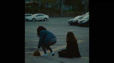 - Hey, I'm here.
- Oh, my God, Carrie. - Tahara