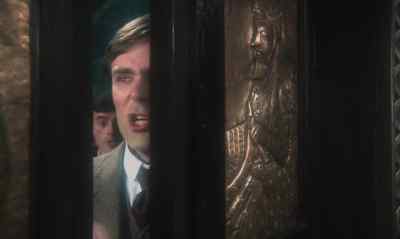 Hey, I'm looking
for the swimming pool. - S O S  Titanic
