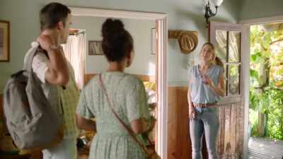 - Hey, I'm so sorry, but I can't make it to lunch. - Destination Love