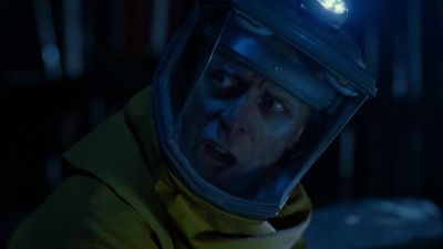 Hey, this is a quarantined hot zone.
Get out! Now! - Smallville