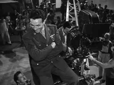 Hey, this is okay, it's very interesting. - Hollywood Canteen