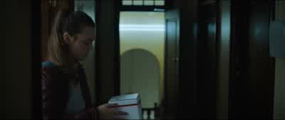 Hey, this is for you. - Escape Room