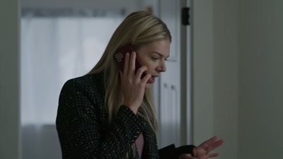 Hey, it's kira. Leave a message.
(voicemail beeps) - A Podcast to Die For