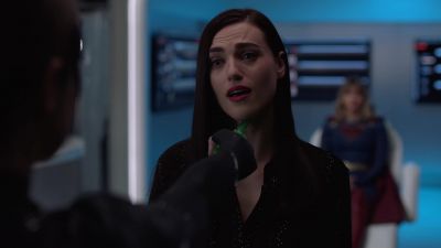 Hey, it's okay, it's okay. - Supergirl