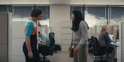 - Hey, it's the Quiz Lady. [chuckles]
- What? - Quiz Lady