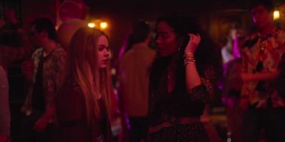 -Hey, Izzy, you came. -Oh, my God, Jessica. - Home Before Dark