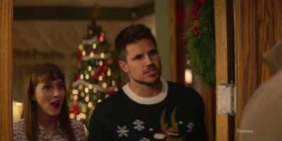 - Hey... Jess?
- Hey, got your text. - EXmas