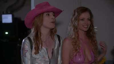 - Hey Joe Bob, can we ask you a question? - Barbie & Kendra Crash Joe Bob's Drive-In Jamboree!