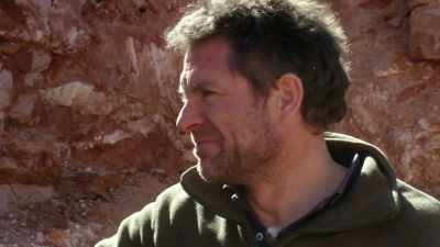 Hey, John, what do you say
we take a bit more off this face? - Outback Opal Hunters