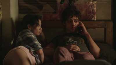- Hey.
- Julian, answer the phone when I call you. - The Romanoffs