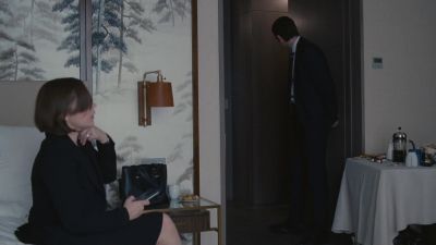 - Hey, Ken.
Are you okay?
- Is he okay? - Succession