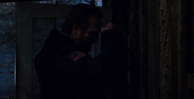 Hey, kid. Open up, all right?
Look, I know I'm late. - Stranger Things
