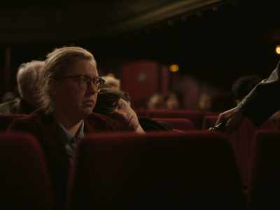 Hey, kid, stay with us.
We're starting again soon. - Yannick