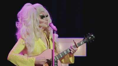 ♪ Hey kitty girl,
it's your world ♪ - Trixie Mattel: Skinny Legend