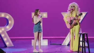 ♪ Hey kitty girl - Trixie Mattel: Skinny Legend