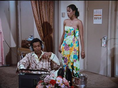 Hey, Lakers are leading. - The Love Boat