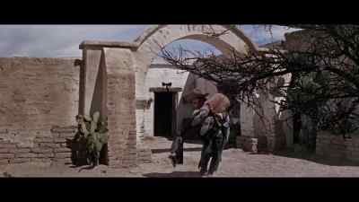 Hey, that Land Rover.
Come on. - Major Dundee