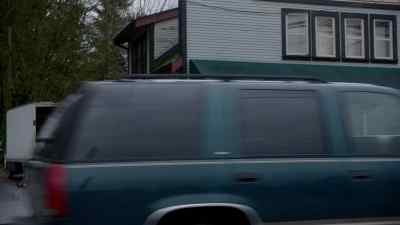 Hey, let me get that. Here. - Bates Motel