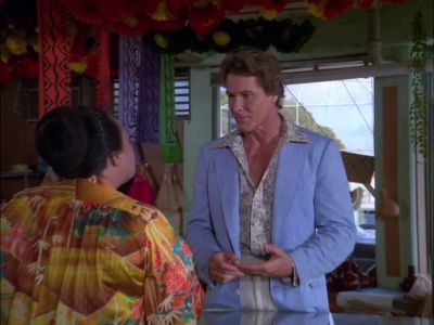 HEY, LET ME SEE. - Hawaii Five-O