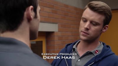 - Hey, Lieutenant.
- Hey, Jimmy. - Chicago Fire